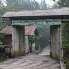 camp_tors_entrance_300x400